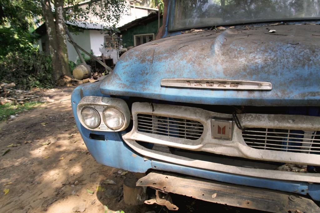 abandoned izuzu oldtimer abandoned car