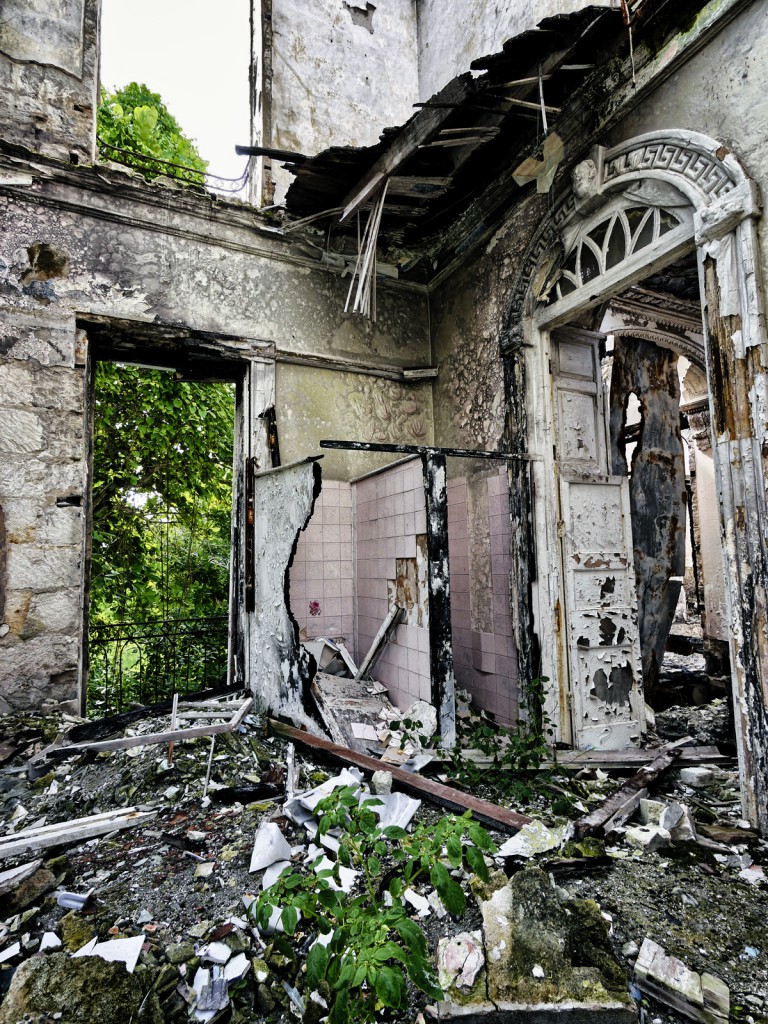 sam-lords-castle-abandoned-hotel-barbados-burned-down